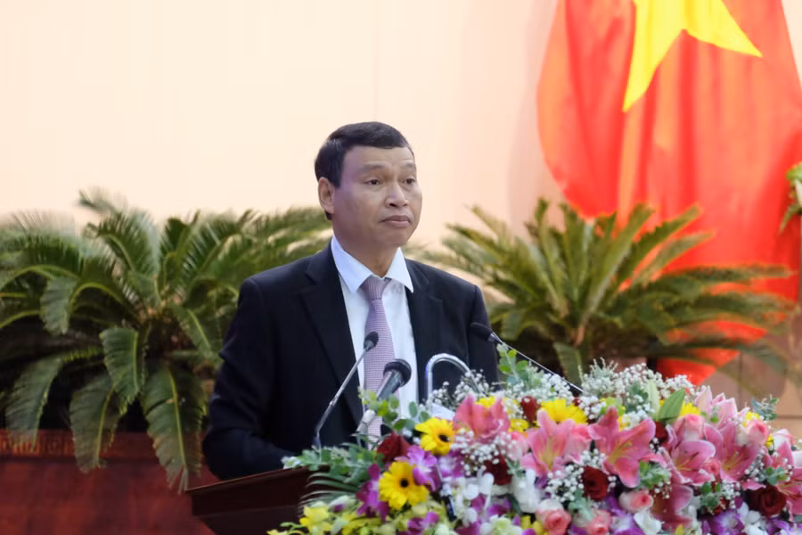 Ông Hồ Kỳ Minh – Phó Chủ tịch UBND TP Đà Nẵng báo cáo tại kỳ họp.