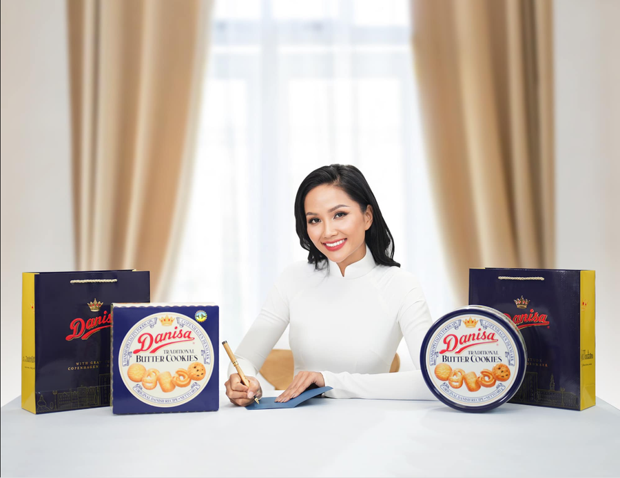 Hôm nay là ngày 20/11, không khí tri ân nhà giáo đã tràn ngập khắp nơi, trong ngày đặc biệt này, bất kể bạn đang ở đâu, bạn cũng có thể cùng Danisa trao gửi đến thầy cô tình cảm ấm áp của mình bằng một hộp bánh quy bơ hảo hạng và tinh tế, theo một cách rất riêng. Hôm nay là ngày 20/11, không khí tri ân nhà giáo đã tràn ngập khắp nơi, trong ngày đặc biệt này, bất kể bạn đang ở đâu, bạn cũng có thể cùng Danisa trao gửi đến thầy cô tình cảm ấm áp của mình bằng một hộp bánh quy bơ hảo hạng và tinh tế, theo một cách rất riêng.
