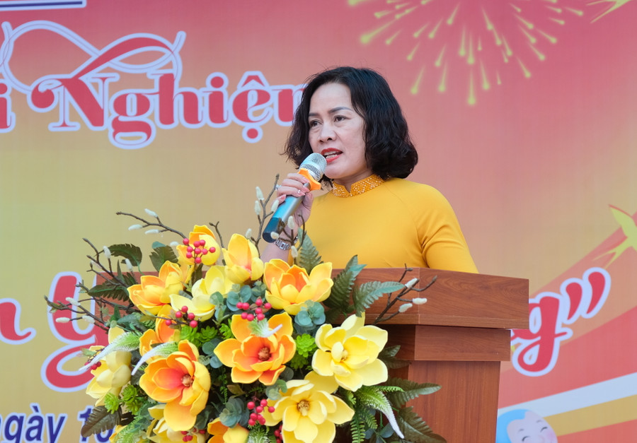 Theo bà Vũ Thị Thuý Hà, Hiệu trưởng Trường Tiểu học Đông Thọ, chương trình &quot;Xuân nhân ái - Tết yêu thương&quot; giáo dục lòng nhân ái trong mỗi học sinh.