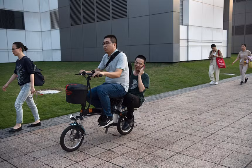 Ben trong dai ban doanh Huawei o 