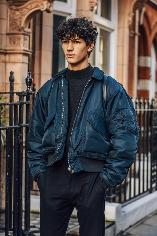 Mon do nao can co trong tu cua mot chang trai sanh thoi trang hinh anh 1 