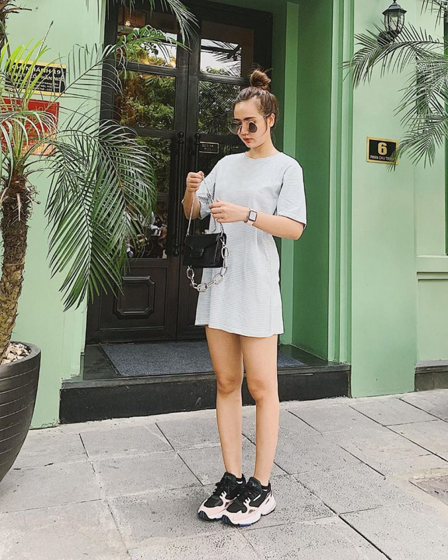 Street style được sao Việt đua nhau diện trong mùa hè này ảnh 16 Empty