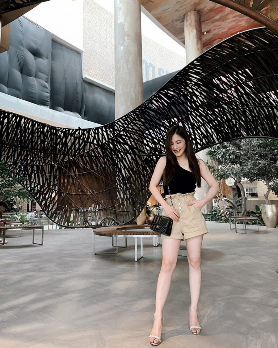 Street style được sao Việt đua nhau diện trong mùa hè này ảnh 10 Empty
