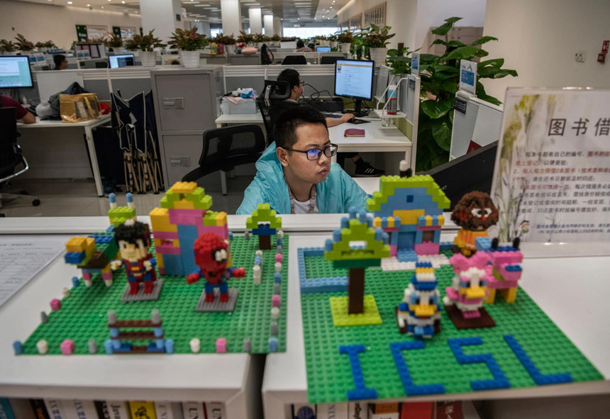 Ben trong dai ban doanh Huawei o 