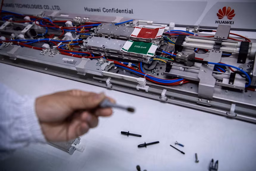 Ben trong dai ban doanh Huawei o 