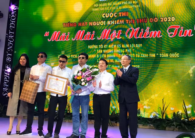 Tiết mục "Hà Nội trà đá vỉa hè" của Hội người mù quận Thanh Xuân đã giành giải Nhất Hội thi.