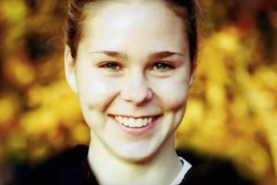 Báo chí Mỹ nhắc đến trường hợp mất tích bí ẩn của Maura Murray suốt 15 năm qua. Vụ mất tích của cô sinh viên điều dưỡng không thể lý giải nổi suốt 15 năm