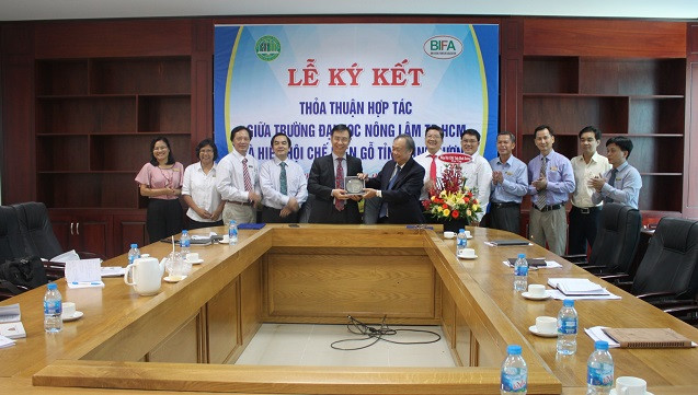 Hai bên vui mừng với ký kết hợp tác Hai bên vui mừng với ký kết hợp tác