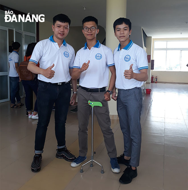 Nhóm sinh viên với ý tưởng nhân văn về sản phẩm “Gây thông minh cho người già”