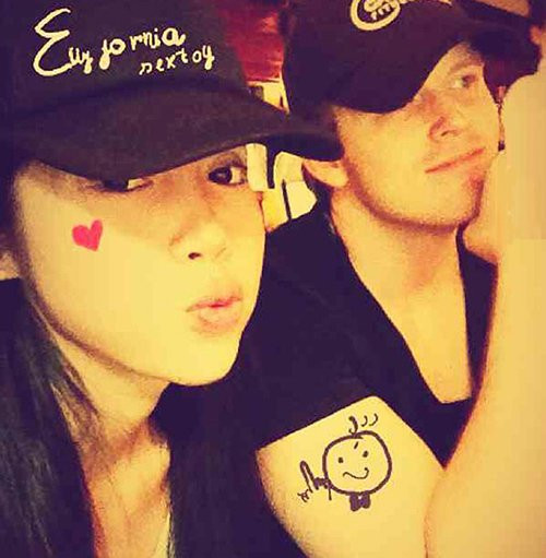 Elly Trần khoe ảnh gia đình, dân mạng dậy sóng vì chân dung khó tin của chồng ảnh 2 Bất ngờ với hình ảnh già giặn của chồng Elly Trần