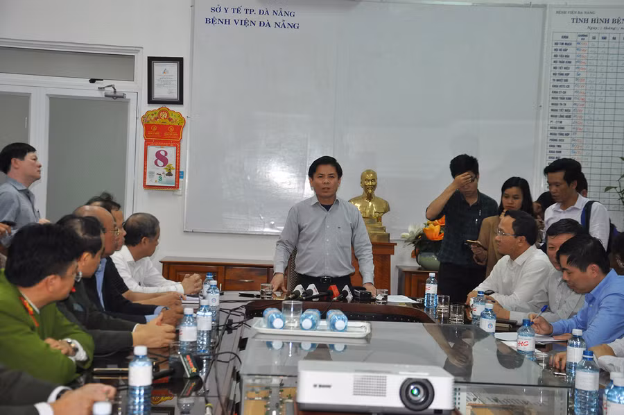 Bộ trưởng Bộ GTVT Nguyễn Văn Thể chủ trì cuộc họp khẩn về vụ tai nạn Bộ trưởng Bộ GTVT Nguyễn Văn Thể chủ trì cuộc họp khẩn về vụ tai nạn