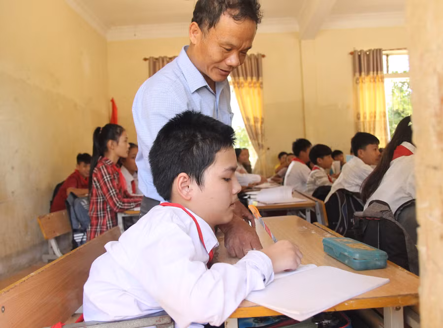 Luật GD (sửa đổi) cũng cần nêu rõ chế độ đối với giáo viên dạy trẻ khuyết tật Luật GD (sửa đổi) cũng cần nêu rõ chế độ đối với giáo viên dạy trẻ khuyết tật