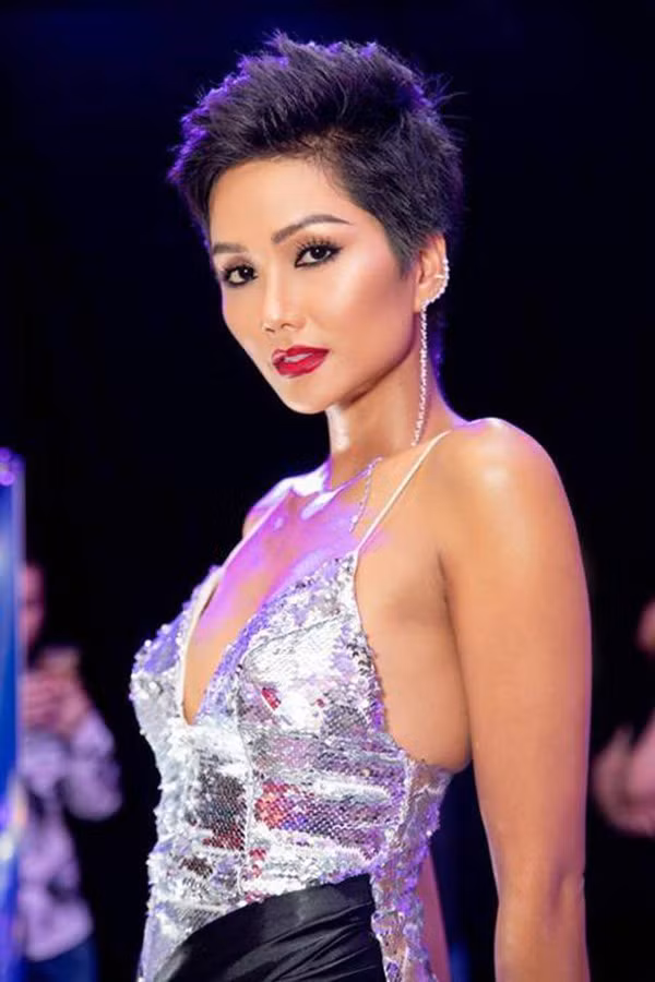 27 tuổi mới yêu lần đầu và đây là thông tin hiếm hoi về bạn trai của H’Hen Niê - Ảnh 2. 27 tuổi mới yêu lần đầu và đây là thông tin hiếm hoi về bạn trai của H’Hen Niê-2