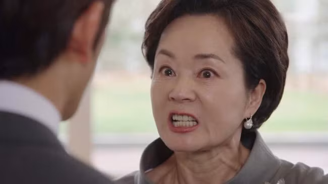 Thấy mẹ chê bạn gái vừa xấu vừa lùn, con trai nói một câu khiến bà phải im lặng - Ảnh 2.