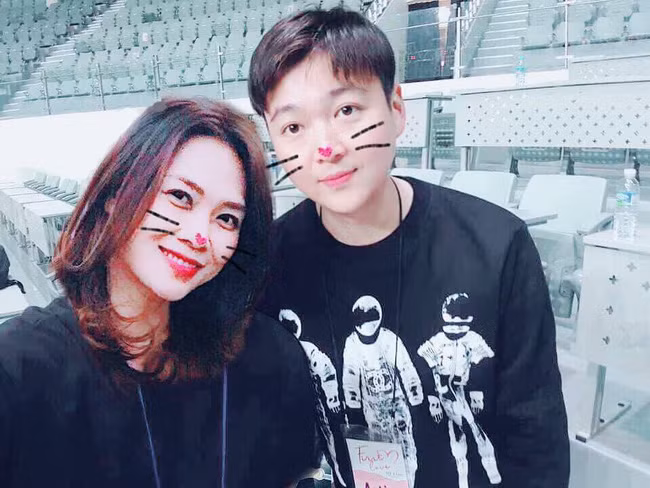 Dân mạng tiếp tục đồn đoán về người đàn ông trong bóng tối của Mỹ Tâm suốt 20 năm qua - Ảnh 1.