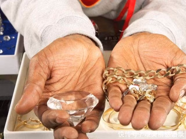 co mot noi o chau phi kim cuong ban re beo nhung khach du lich chang them mua hinh anh 1