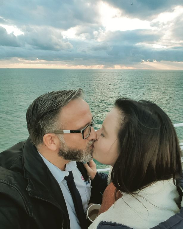 cap doi bi ca gia dinh tu mat chi vi chenh nhau den 22 tuoi hinh anh 1