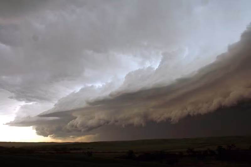 Cận cảnh “mây sóng thần” cuồn cuộn trên bầu trời ảnh 9