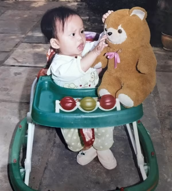 Em Lưu Tuyết Trân khi còn nhỏ