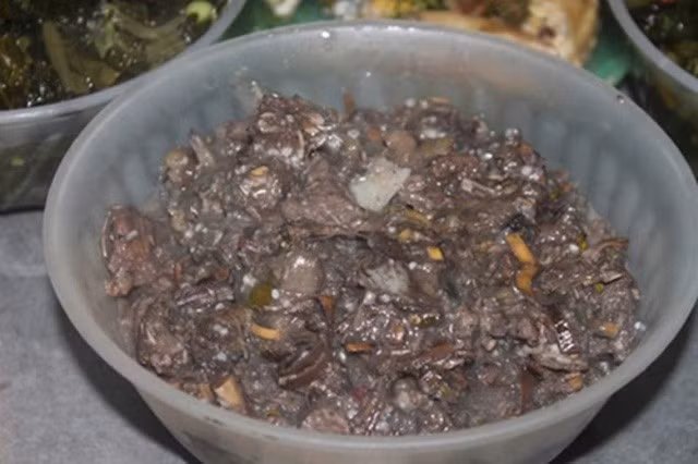 Món thịt thối đặc sản “lúc nhúc ròi” ở vùng núi Sơn La 