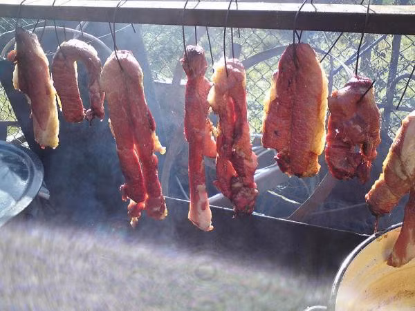 Món thịt thối đặc sản “lúc nhúc ròi” ở vùng núi Sơn La - Ảnh 2.