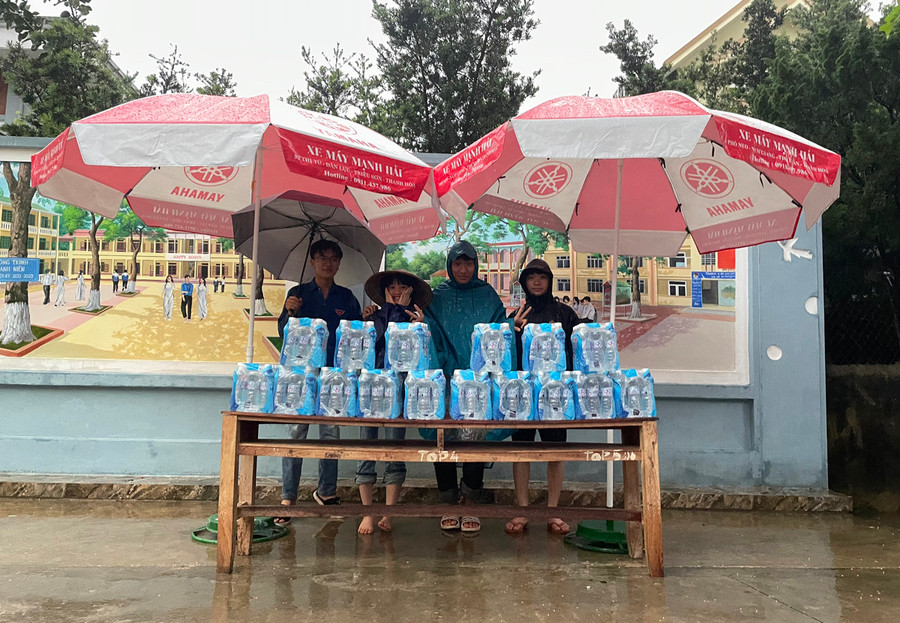 Cô Nguyễn Thị Hoài - Bí thư Đoàn trường THPT Triệu Sơn 3 cho biết, năm nay đội tiếp sức mùa thi của nhà trường có 32 thành viên nòng cốt thường trực, 42 thành viên hỗ trợ mùa thi. Ảnh: LT. Cô Nguyễn Thị Hoài - Bí thư Đoàn trường THPT Triệu Sơn 3 cho biết, năm nay đội tiếp sức mùa thi của nhà trường có 32 thành viên nòng cốt thường trực, 42 thành viên hỗ trợ mùa thi. Ảnh: LT.