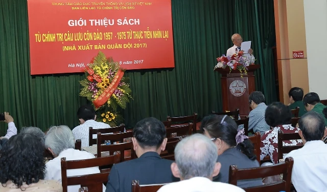 Buổi ra mắt sách