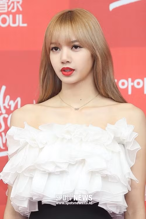 tu co gai den nhem thanh "bup be di dong dep nhat thai lan" hinh anh 3