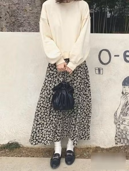 Ngày xuân phối chân váy hoa thế nào cho nữ tính, rạng ngời