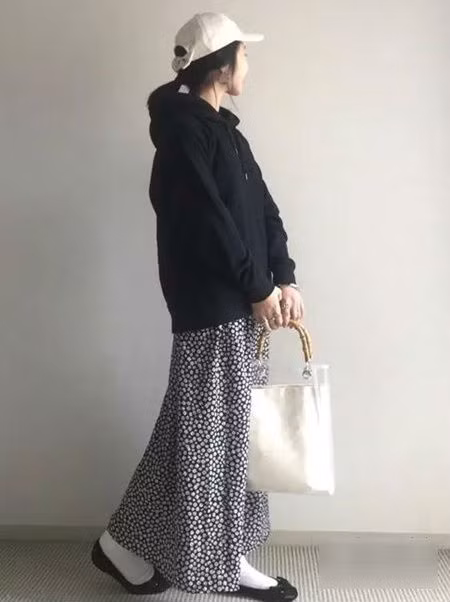 Ngày xuân phối chân váy hoa thế nào cho nữ tính, rạng ngời