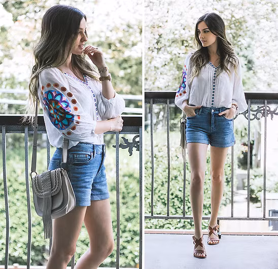 Một chiếc sơ mi thì chắc hẳn ai cũng có rồi đúng không nào? Kết hợp áo sơ mi và quần short cũng không phải một gợi ý tồi đâu nhé. 