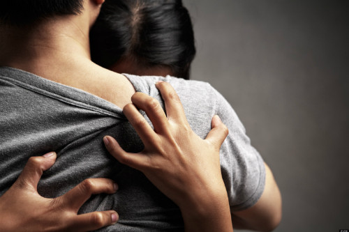 Đàn ông ghen dữ dội hơn nếu vợ ngoại tình thể xác