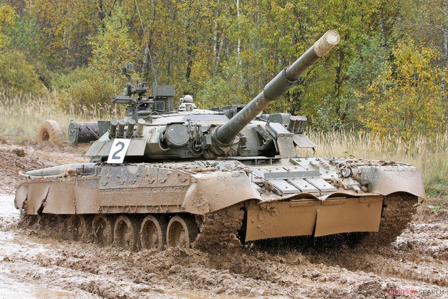 Xe tăng T-80U có khả năng bảo vệ tốt, hỏa lực mạnh, tính cơ động cao