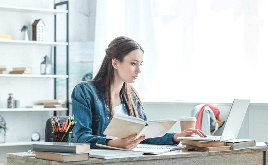 Ngay cả khi sinh viên thông thạo tiếng Anh, họ vẫn có thể gặp khó khăn với các ngữ điệu, tiếng lóng và cách diễn đạt thành ngữ không quen thuộc. (Ảnh: ITN)