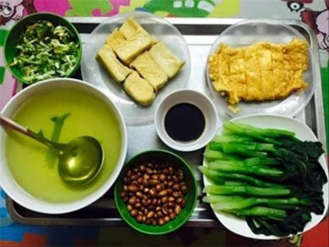 Nhung mam com duoi 30 nghin dong khien chi em ‘dung ngoi khong yen’