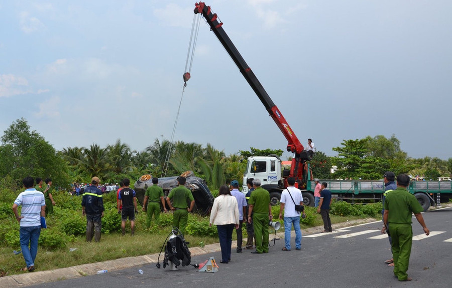 Canh truc vot xe Mercedes co 3 thi the ben trong hinh anh 3 