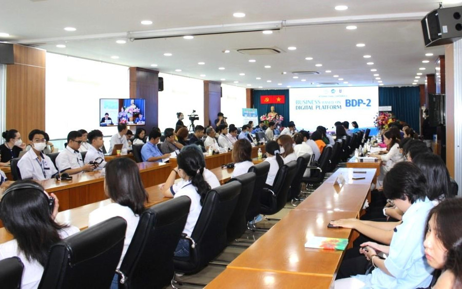 Quang cảnh hội thảo Kinh doanh trên nền tảng công nghệ số. Quang cảnh hội thảo Kinh doanh trên nền tảng công nghệ số.