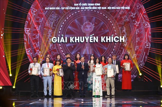 Thủ tướng dự Lễ công bố và trao Giải Búa liềm vàng lần thứ IV ảnh 5 Chú thích ảnh