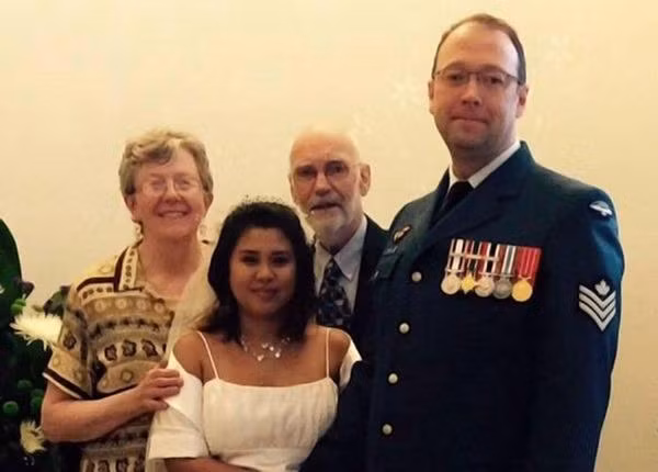 Chồng đăng ảnh selfie cùng vợ bầu lên Facebook, không ai ngờ bi kịch đến ngay sau đó