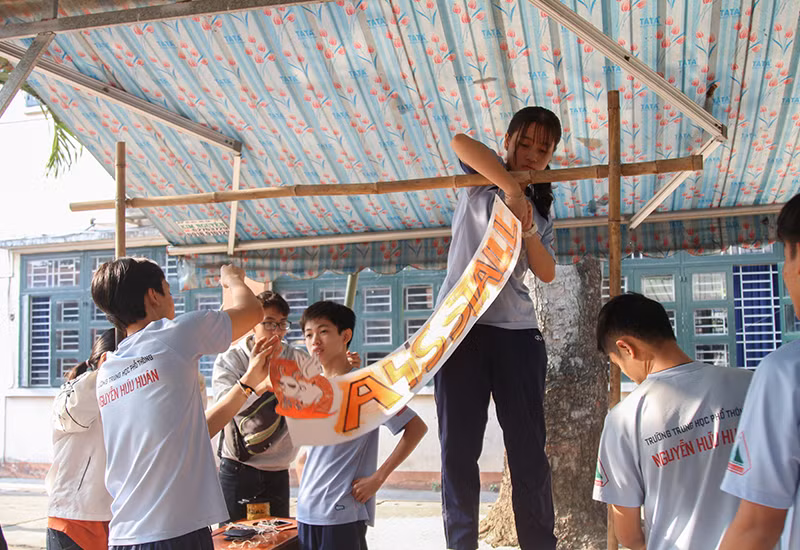 Từng gian hàng được các em chuẩn bị kĩ lưỡng