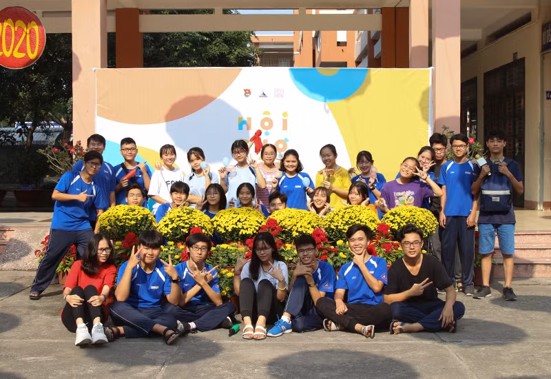 Học sinh hào hứng chuẩn bị hội chợ dân gian chào Tết Canh Tý 2020