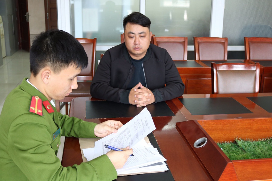 Chiếm đoạt 2,8 tỷ rồi trốn nã 2 năm, thanh niên bất ngờ về đầu thú ngày cận Tết ảnh 1 Chiếm đoạt 2,8 tỷ rồi trốn nã 2 năm, gã trai về đầu thú ngày cận Tết