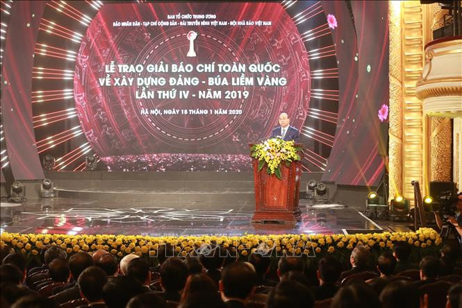 Thủ tướng dự Lễ công bố và trao Giải Búa liềm vàng lần thứ IV ảnh 1 Chú thích ảnh