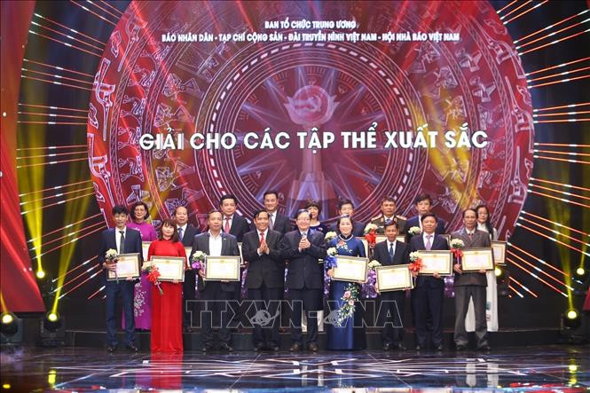 Thủ tướng dự Lễ công bố và trao Giải Búa liềm vàng lần thứ IV ảnh 6 Chú thích ảnh