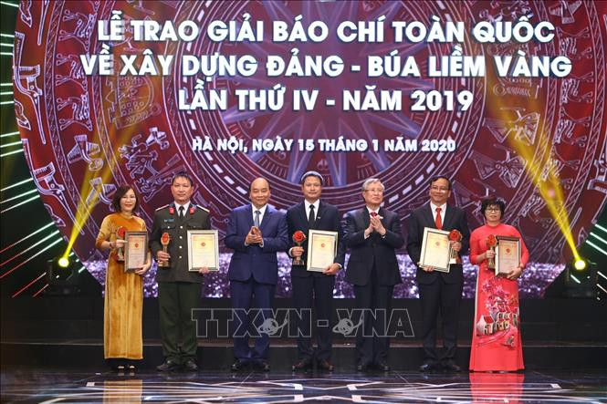 Thủ tướng dự Lễ công bố và trao Giải Búa liềm vàng lần thứ IV ảnh 2 Chú thích ảnh