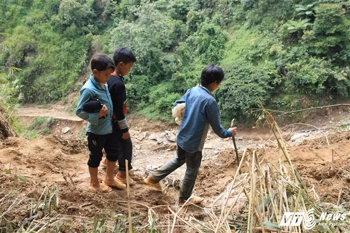 Mong mỏi có một con đường đến trường