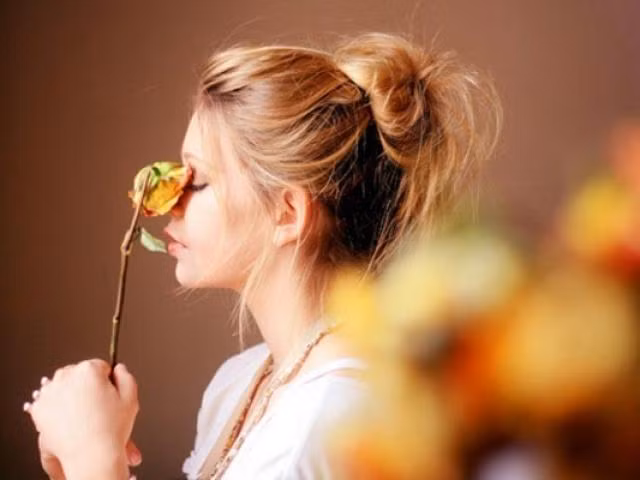 Gái ế méo mặt chờ bùa yêu hiệu nghiệm 