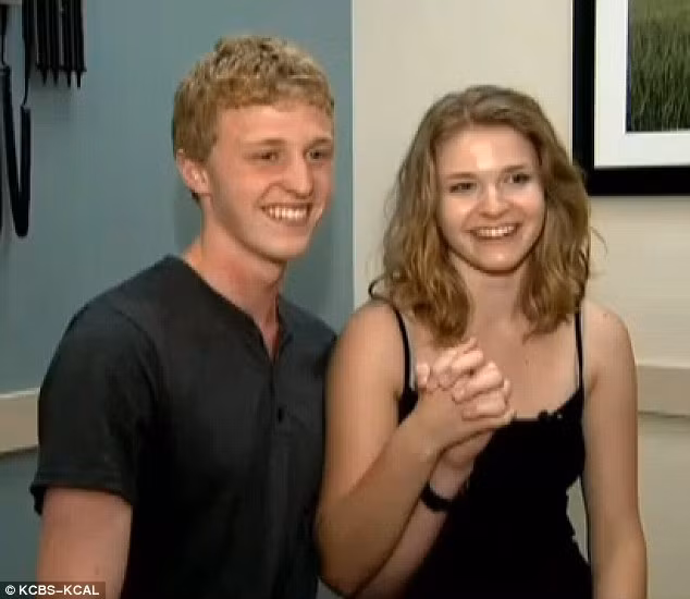 Dylan và Lexie thoát chết nhờ cái nắm tay thần kỳ.