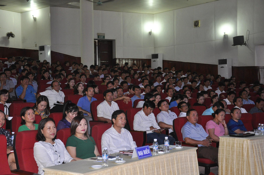  700 giáo viên, quản lý ngành giáo dục Hà Tĩnh được bồi dưỡng chính trị dịp hè.