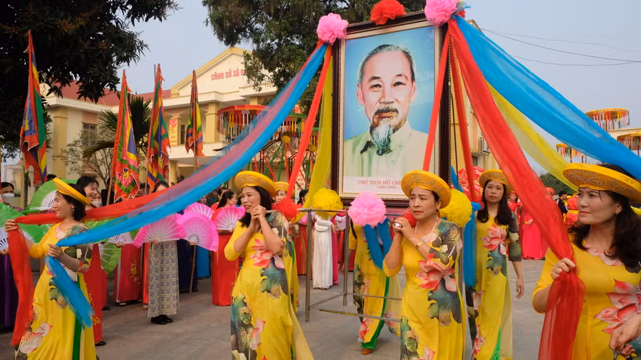 Điểm nhấn của lễ hội là nghi thức rước kiệu. (Ảnh: NT).